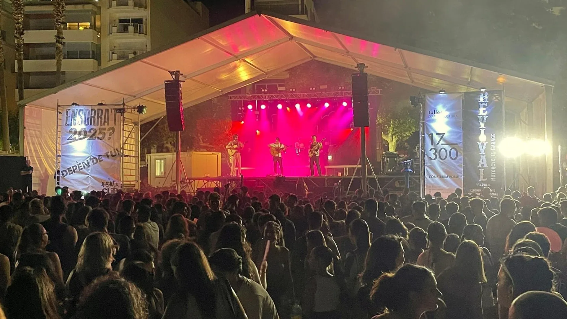 Escenario de Estoparte en unas fiestas mayores